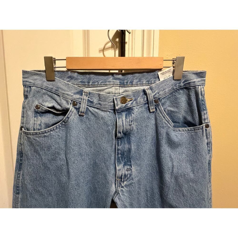 Wrangler Rugged Wear Light Wash Classic Fit Denim Men's Blue Jeans Size 36 x 30 - Picture 2 of 5